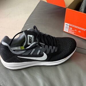 Nike Men's Black and Gray Sneakers
